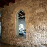 Saliamo quindi al primo piano servendoci di una rampa di scale, per ritrovarci davanti a quello che rappresentava il muro esterno della chiesa